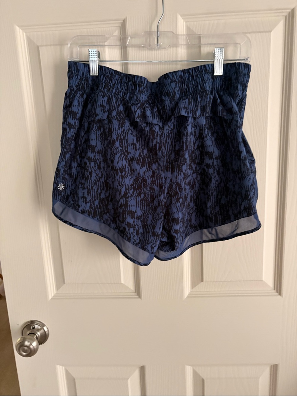 Athleta Navy Patterned Racer 4 inch Athletic Shorts Size Medium